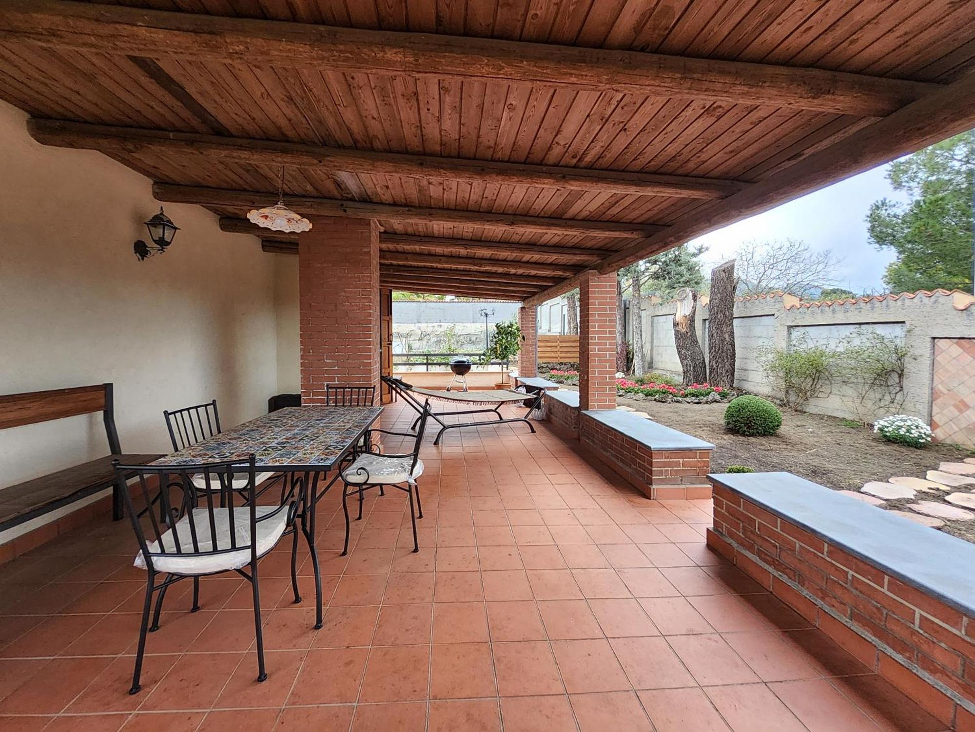 Villa Con Piscina Villa Scott Del Bernese Николози Экстерьер фото