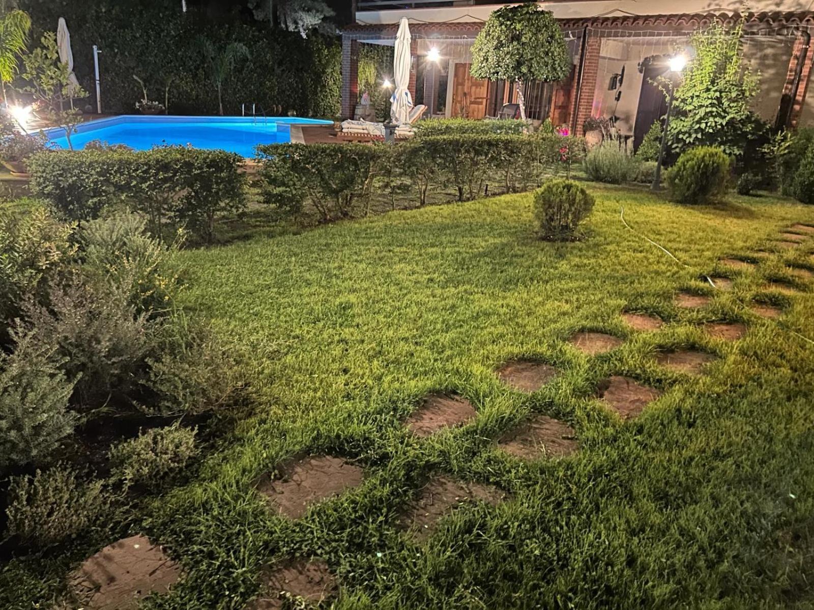 Villa Con Piscina Villa Scott Del Bernese Николози Экстерьер фото