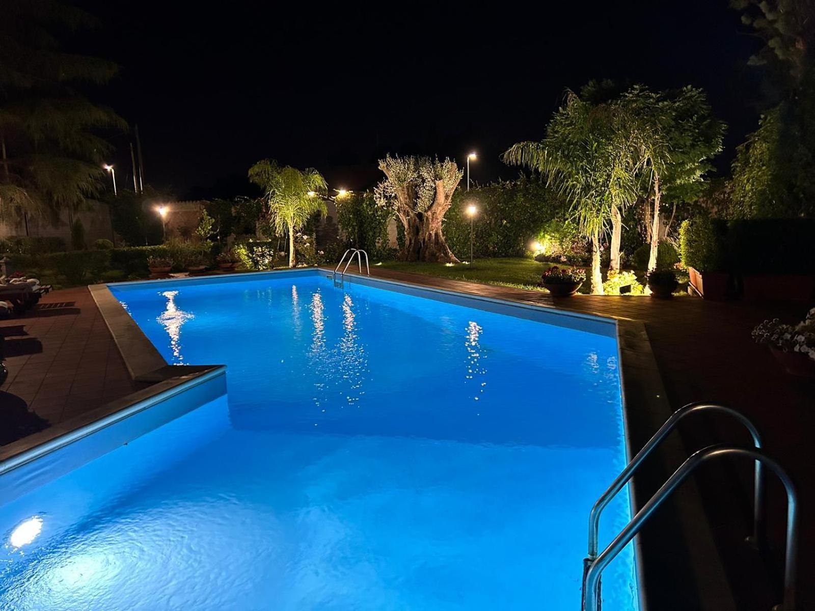 Villa Con Piscina Villa Scott Del Bernese Николози Экстерьер фото