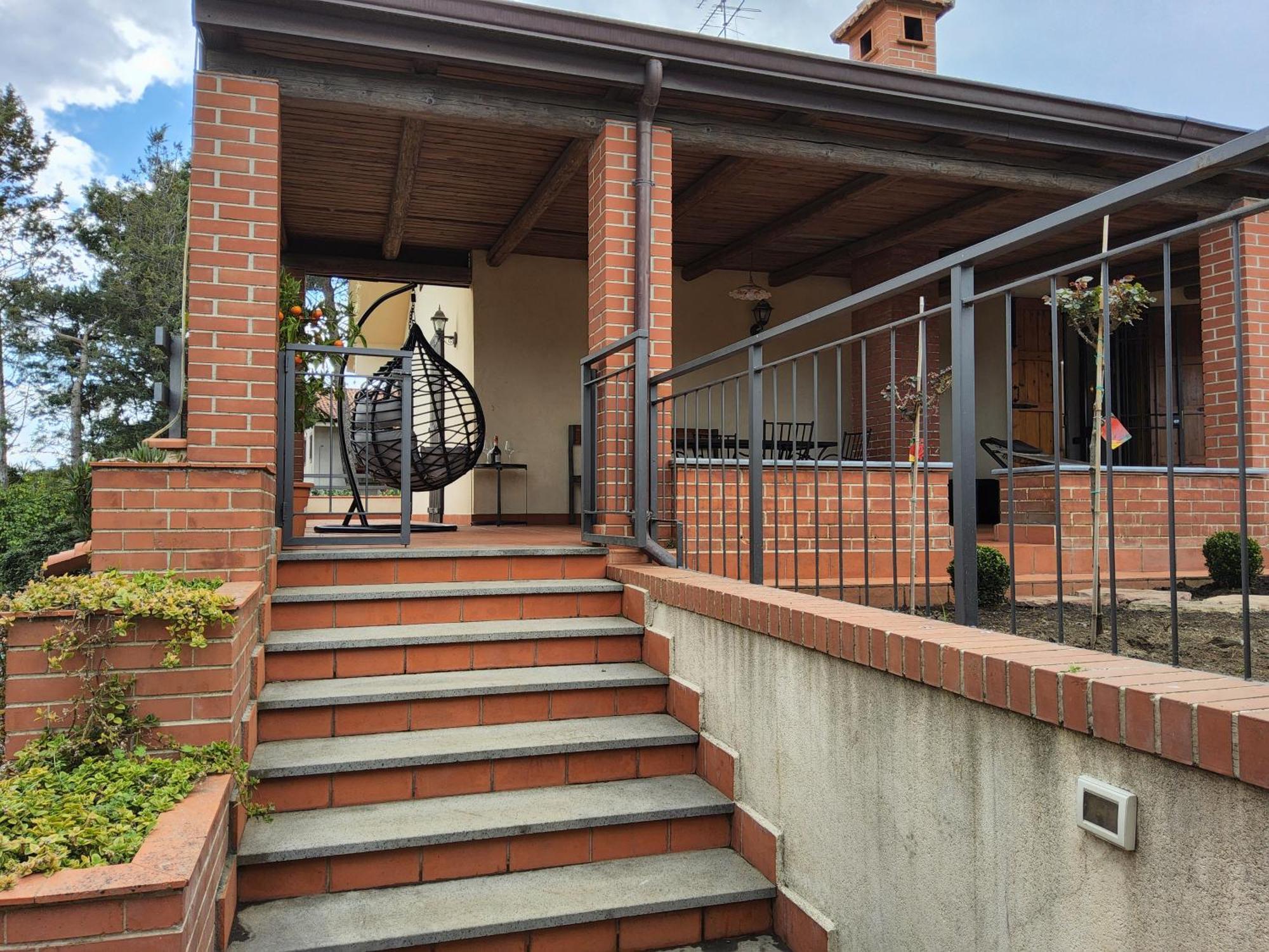 Villa Con Piscina Villa Scott Del Bernese Николози Экстерьер фото