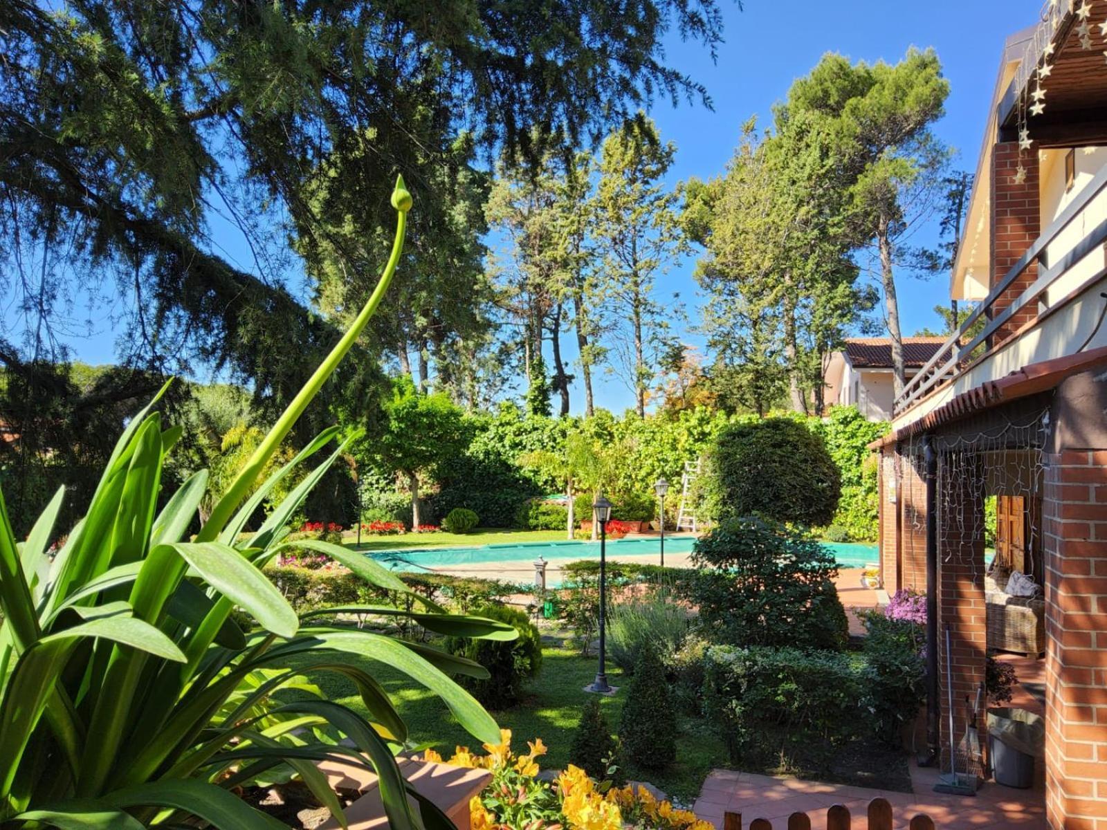 Villa Con Piscina Villa Scott Del Bernese Николози Экстерьер фото