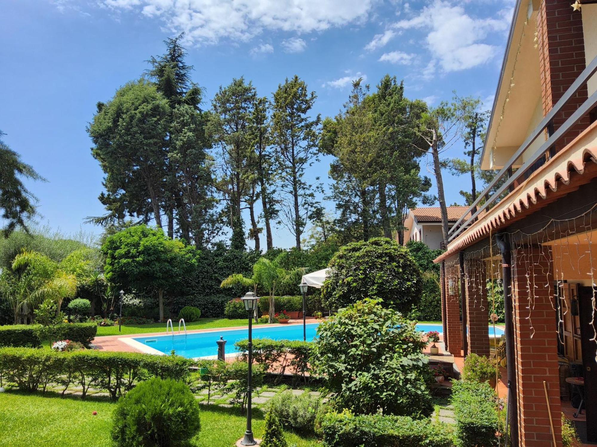 Villa Con Piscina Villa Scott Del Bernese Николози Экстерьер фото